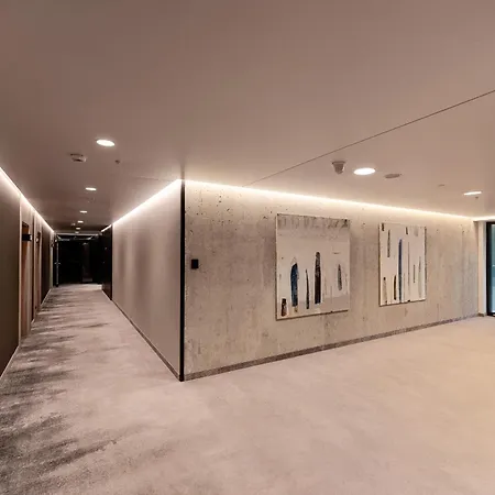 Shellter & 호텔 로고보