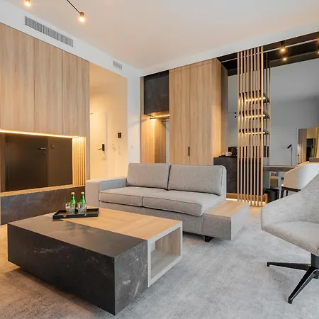 호텔 Shellter & 5*