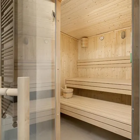 호텔 Shellter & 5*