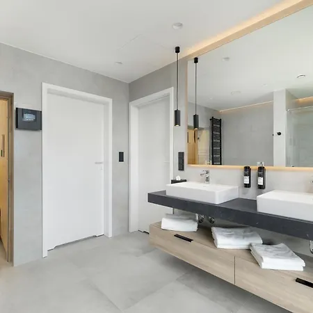 Shellter & 호텔 로고보